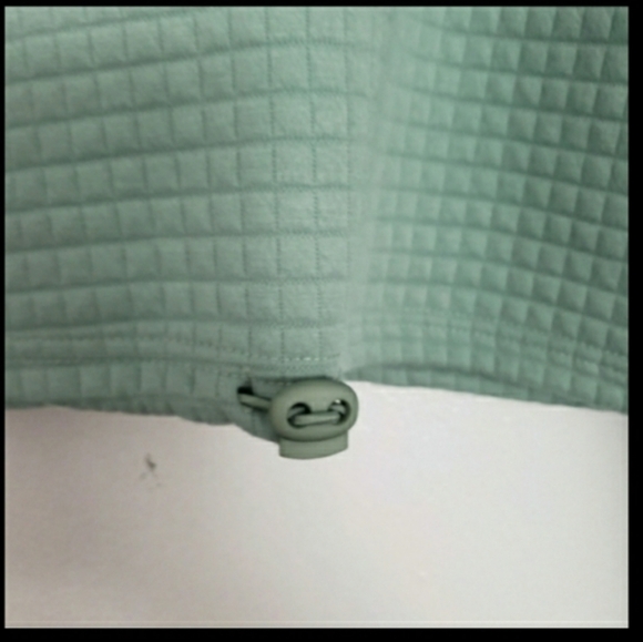 NWT Light Green Quilted Cropped Sweatshirt - Picture 7 of 8